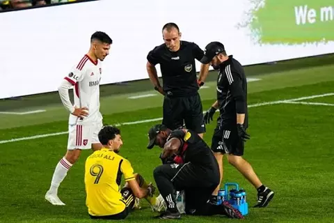 أبو علي بعد إصابته: حزين جداً.. لكن فخور ببدايتي مع كولومبوس كرو